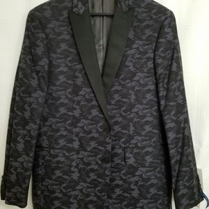 Ryan Seacrest tuxedo sportscoat